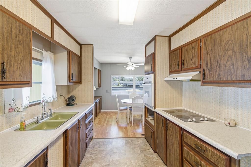 For Sale: $24,900 (2 beds, 2 baths, 1051 Square Feet)