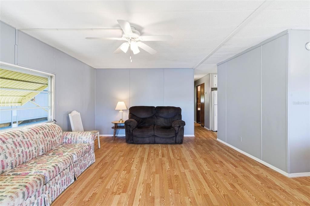 For Sale: $24,900 (2 beds, 2 baths, 1051 Square Feet)