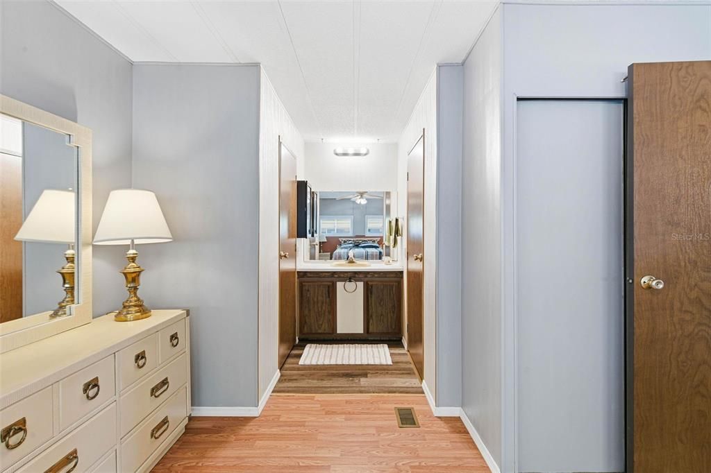 For Sale: $24,900 (2 beds, 2 baths, 1051 Square Feet)