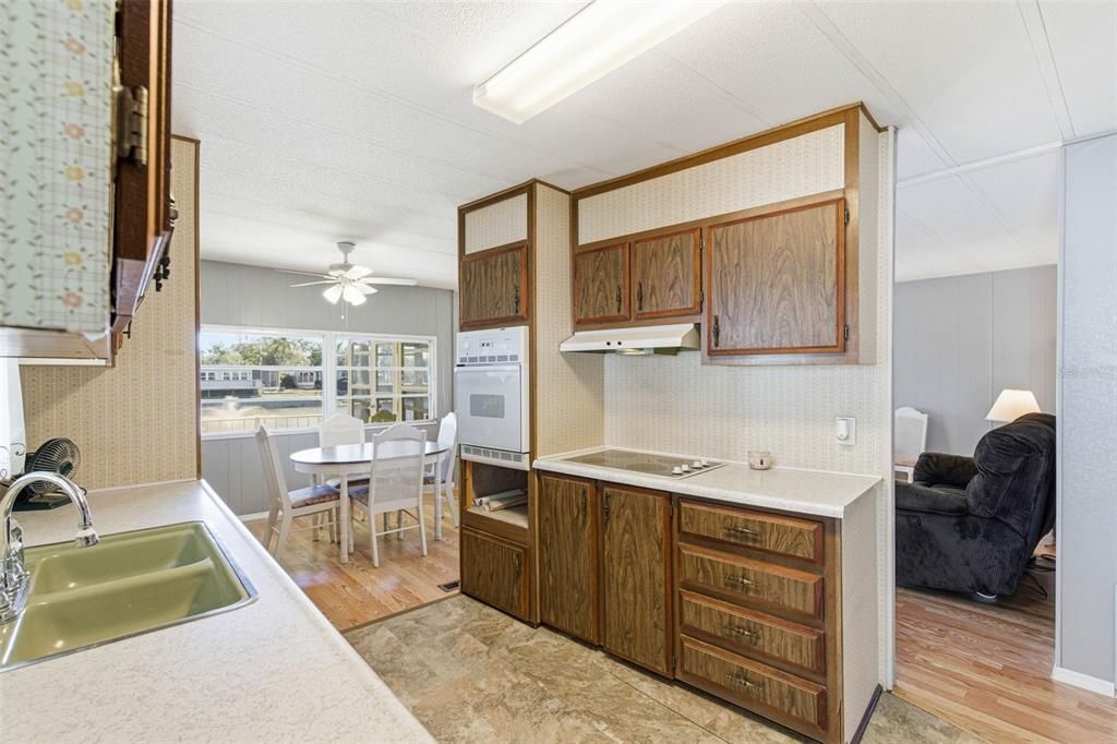 For Sale: $24,900 (2 beds, 2 baths, 1051 Square Feet)