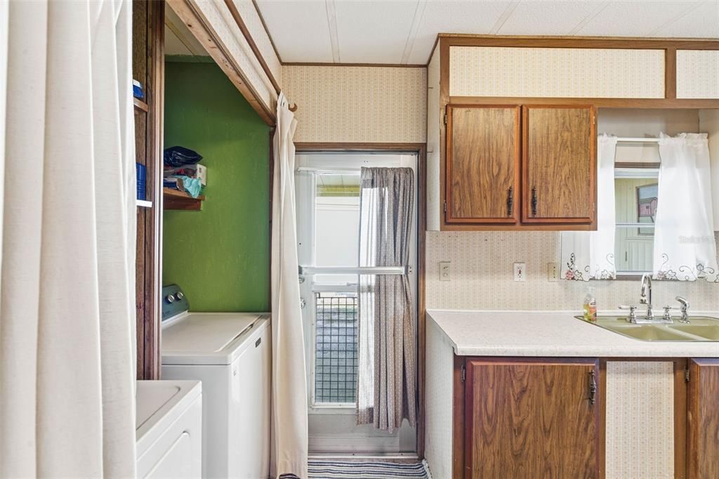 For Sale: $24,900 (2 beds, 2 baths, 1051 Square Feet)