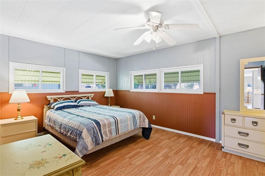 For Sale: $24,900 (2 beds, 2 baths, 1051 Square Feet)