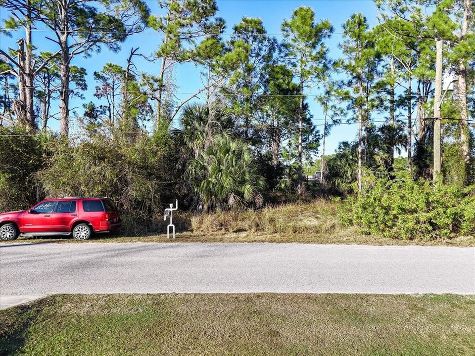 На продажу: $11,900 (0.23 acres)