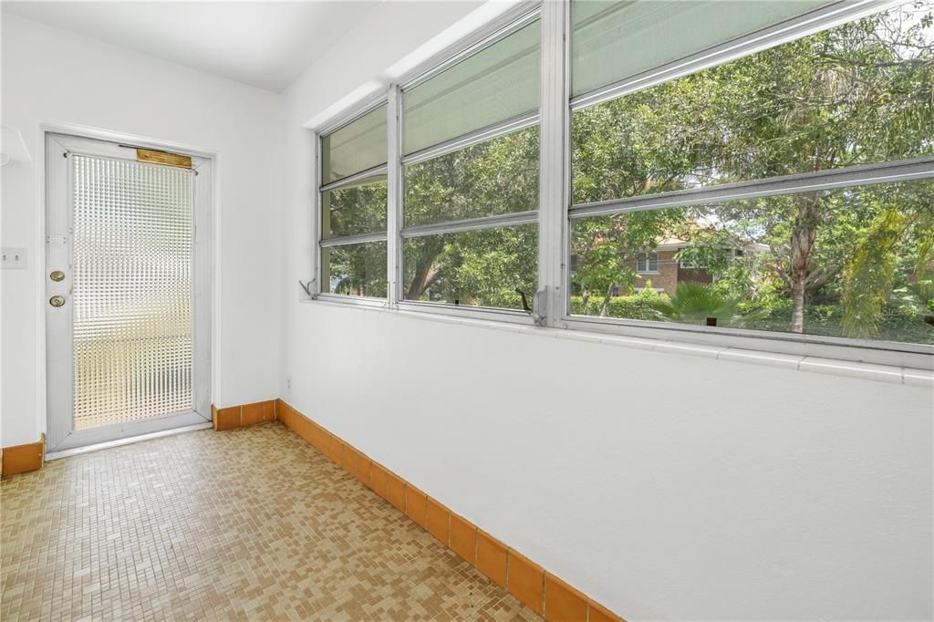 出租: $1,800 (1 贝兹, 1 浴室, 710 平方英尺)