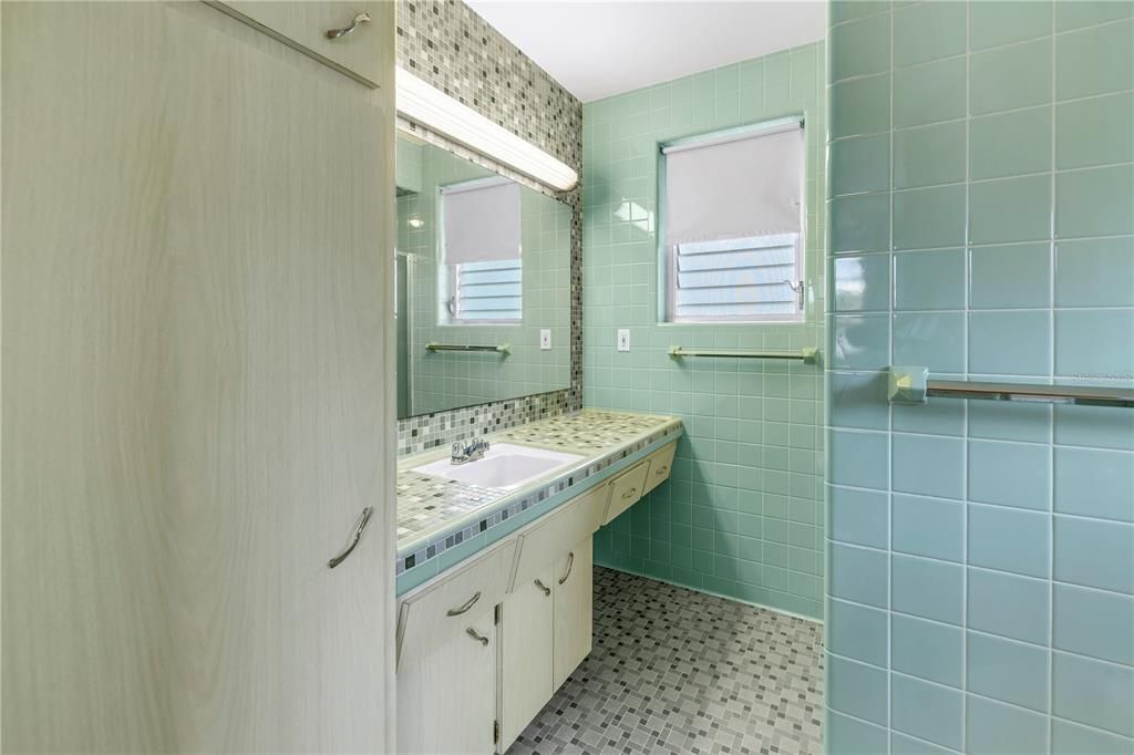 出租: $1,800 (1 贝兹, 1 浴室, 710 平方英尺)