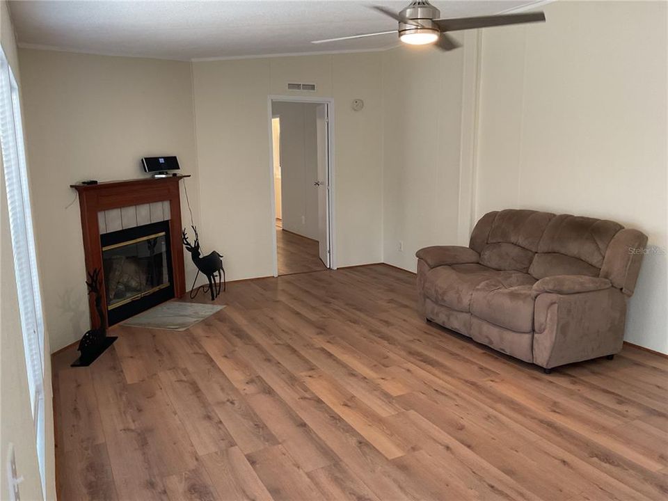 For Sale: $184,950 (3 beds, 2 baths, 1218 Square Feet)