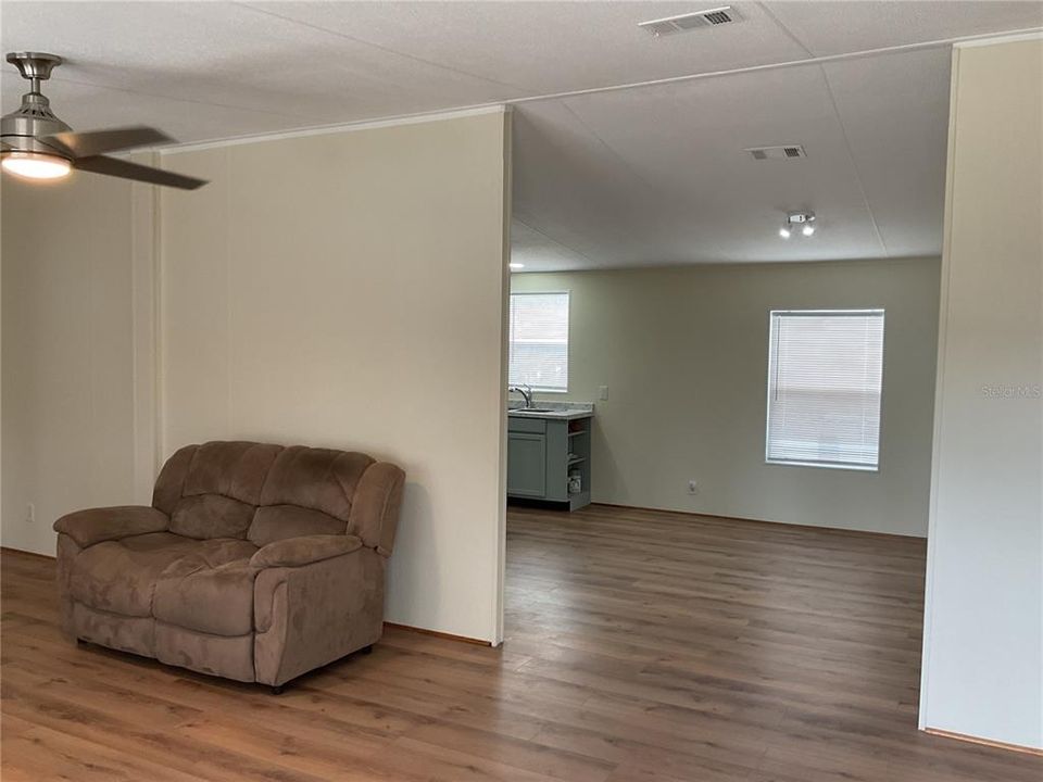 For Sale: $184,950 (3 beds, 2 baths, 1218 Square Feet)