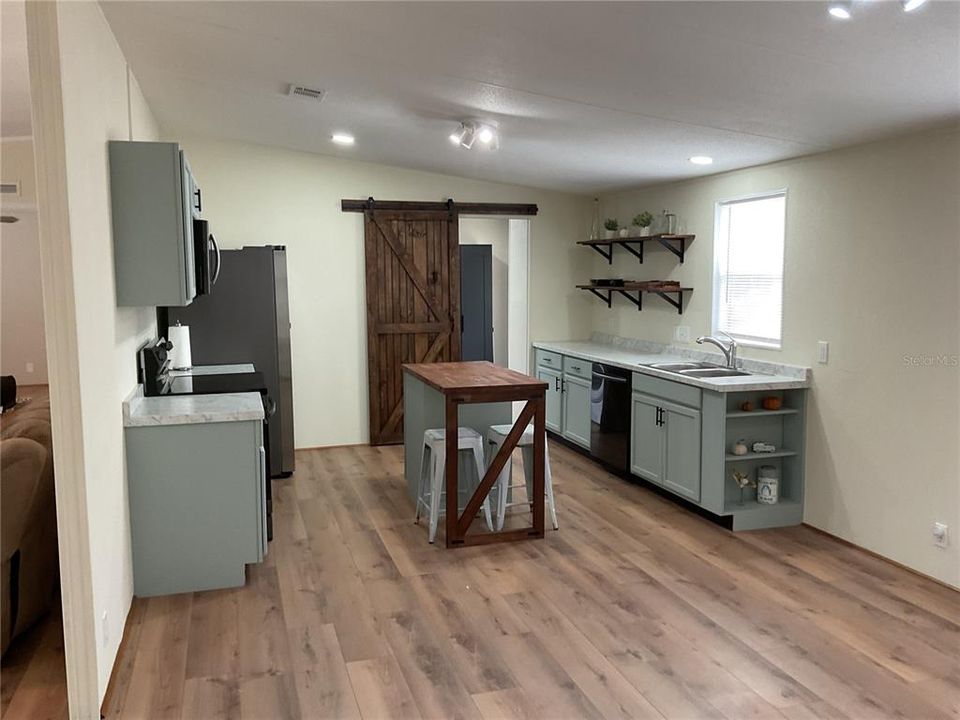 For Sale: $184,950 (3 beds, 2 baths, 1218 Square Feet)