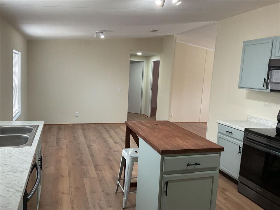 For Sale: $184,950 (3 beds, 2 baths, 1218 Square Feet)