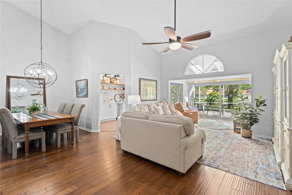 待售: $389,000 (2 贝兹, 2 浴室, 1738 平方英尺)