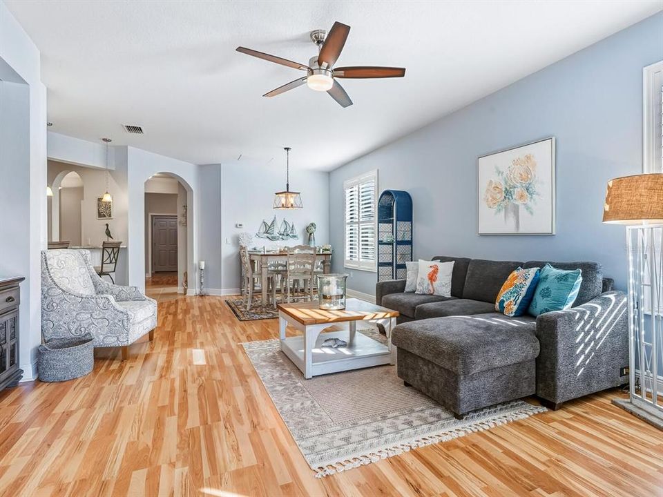 En Venta: $387,300 (2 camas, 2 baños, 1574 Pies cuadrados)