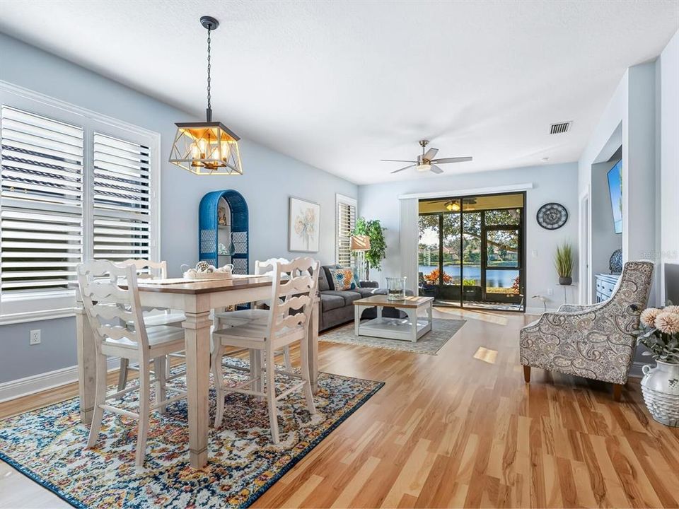 En Venta: $387,300 (2 camas, 2 baños, 1574 Pies cuadrados)