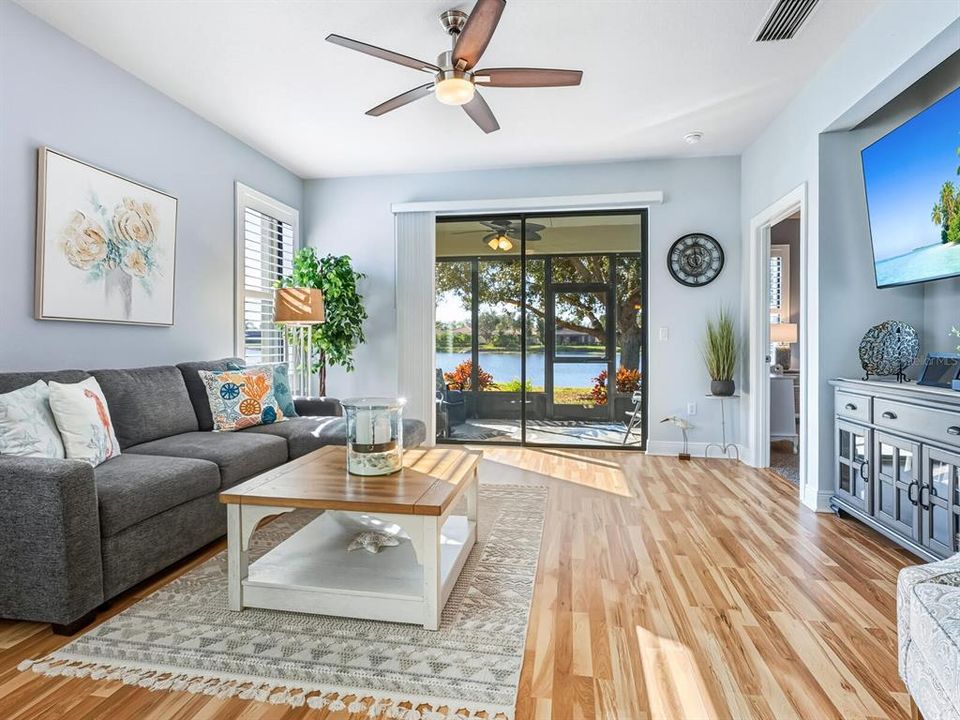 En Venta: $387,300 (2 camas, 2 baños, 1574 Pies cuadrados)