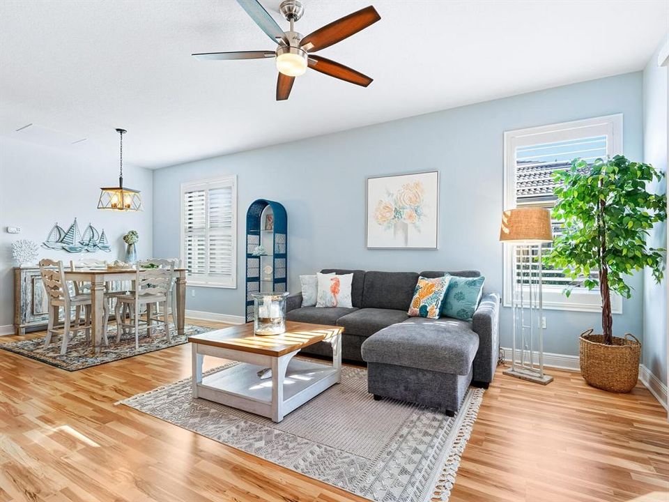 En Venta: $387,300 (2 camas, 2 baños, 1574 Pies cuadrados)