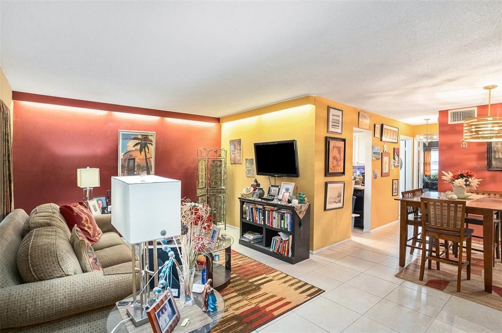 For Sale: $79,000 (1 beds, 1 baths, 690 Square Feet)