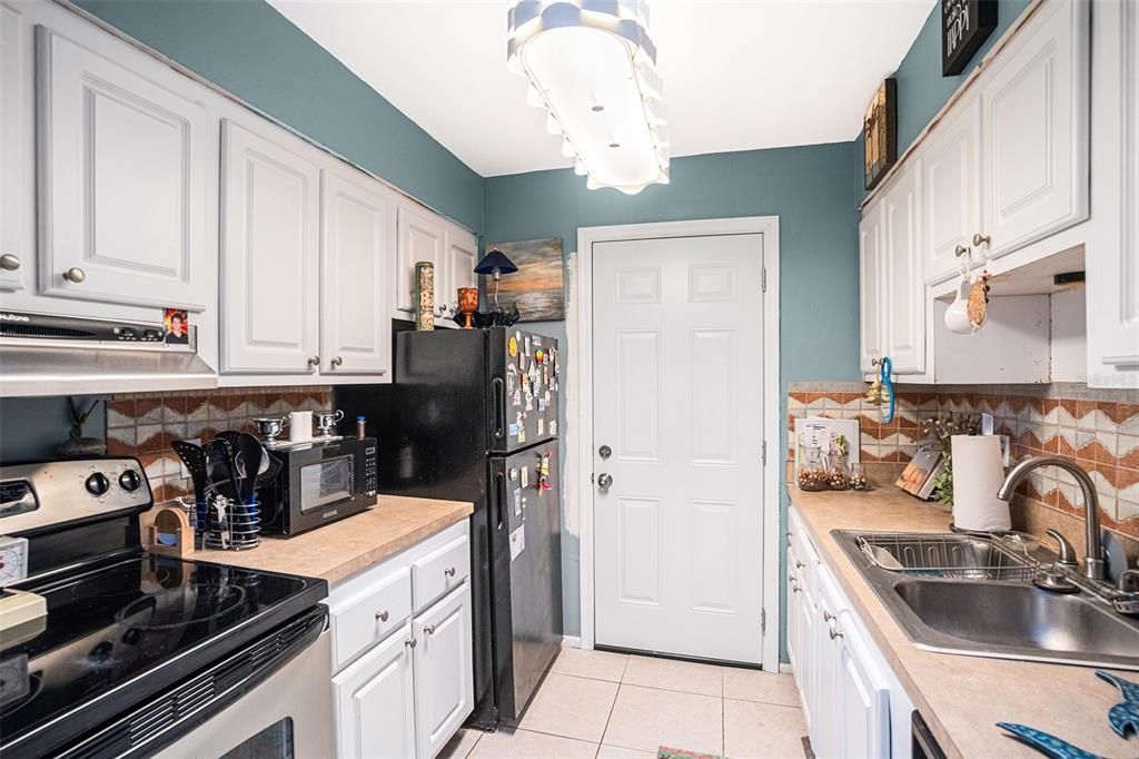 For Sale: $79,000 (1 beds, 1 baths, 690 Square Feet)