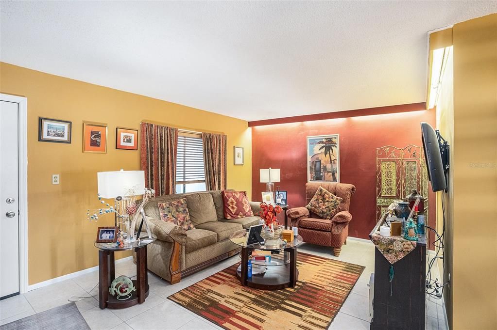 For Sale: $79,000 (1 beds, 1 baths, 690 Square Feet)