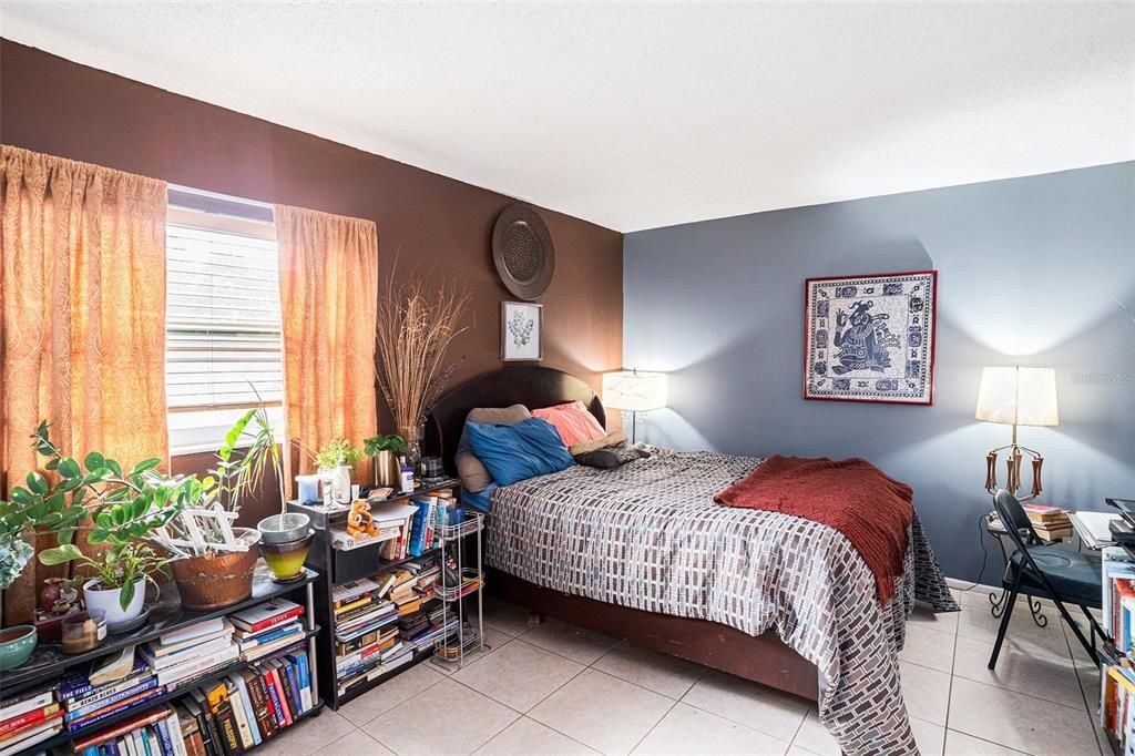 For Sale: $79,000 (1 beds, 1 baths, 690 Square Feet)