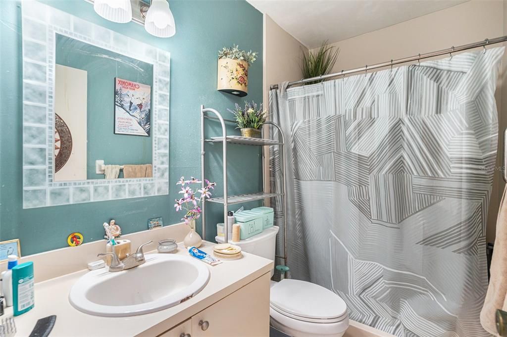 For Sale: $79,000 (1 beds, 1 baths, 690 Square Feet)