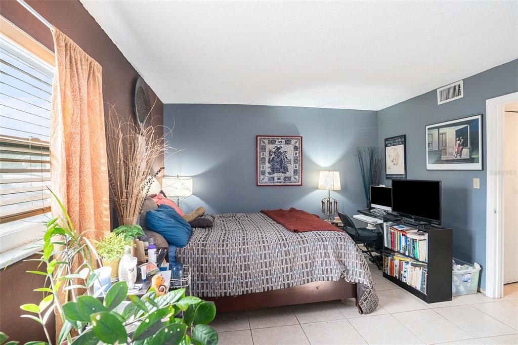 For Sale: $79,000 (1 beds, 1 baths, 690 Square Feet)