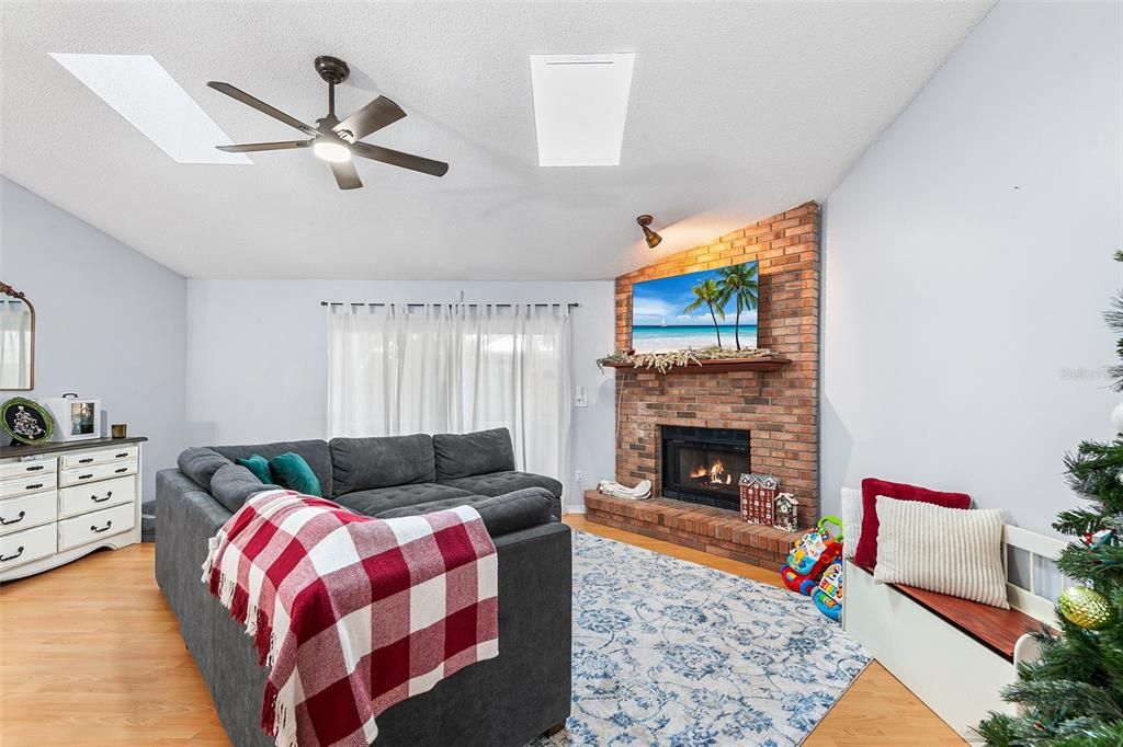 出租: $2,575 (3 贝兹, 2 浴室, 1481 平方英尺)