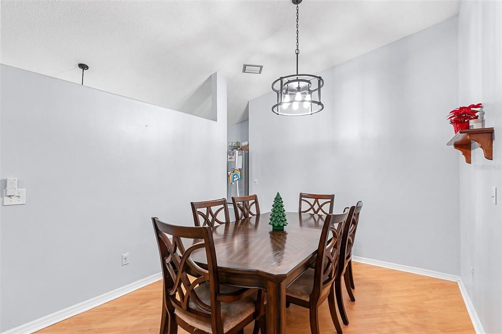 出租: $2,575 (3 贝兹, 2 浴室, 1481 平方英尺)