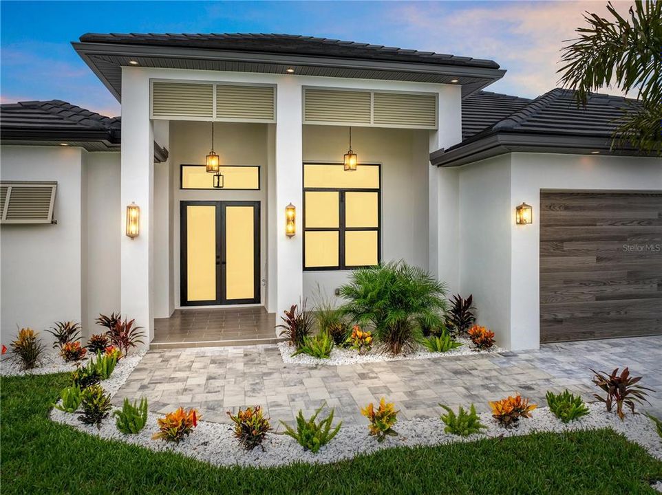 For Sale: $749,000 (3 beds, 3 baths, 2348 Square Feet)
