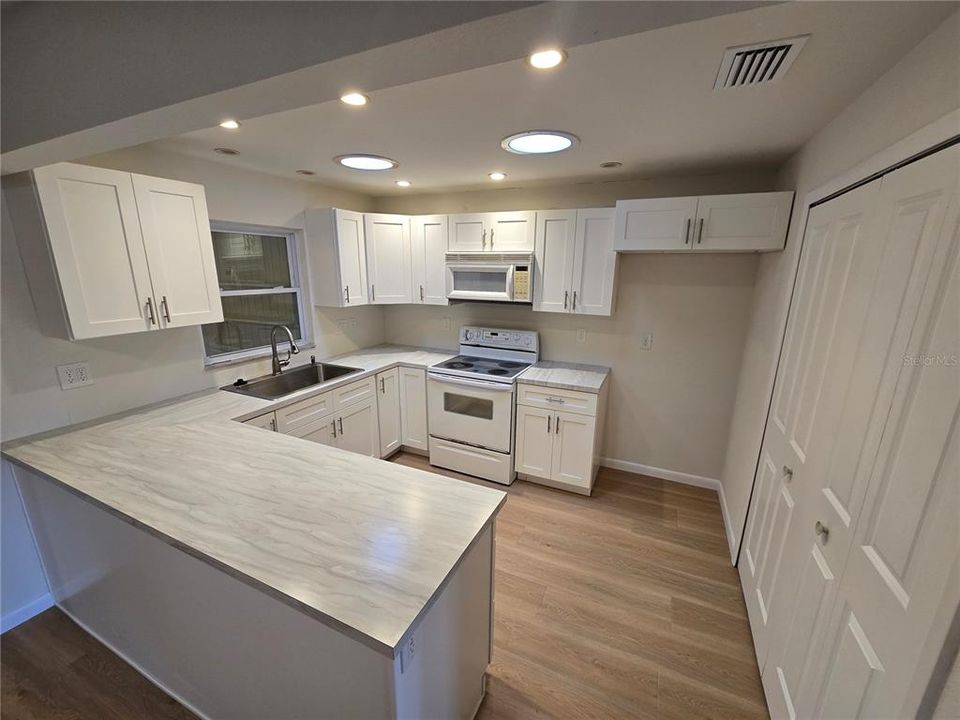 For Sale: $314,900 (3 beds, 2 baths, 1260 Square Feet)