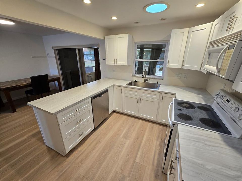 For Sale: $314,900 (3 beds, 2 baths, 1260 Square Feet)