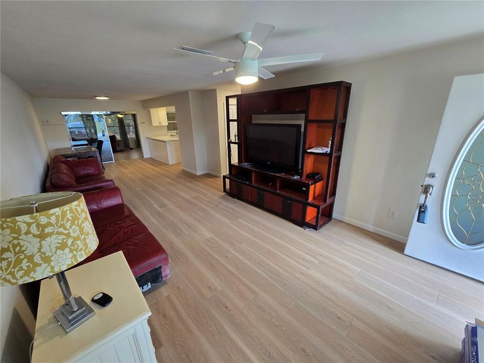 For Sale: $314,900 (3 beds, 2 baths, 1260 Square Feet)