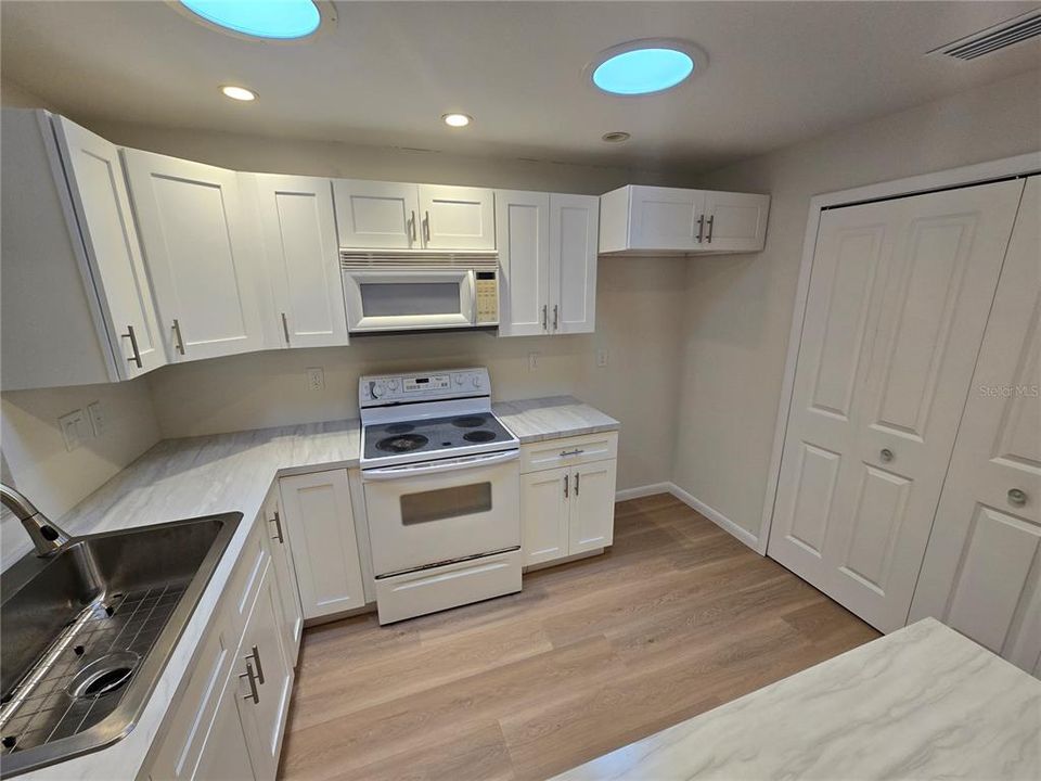 For Sale: $314,900 (3 beds, 2 baths, 1260 Square Feet)