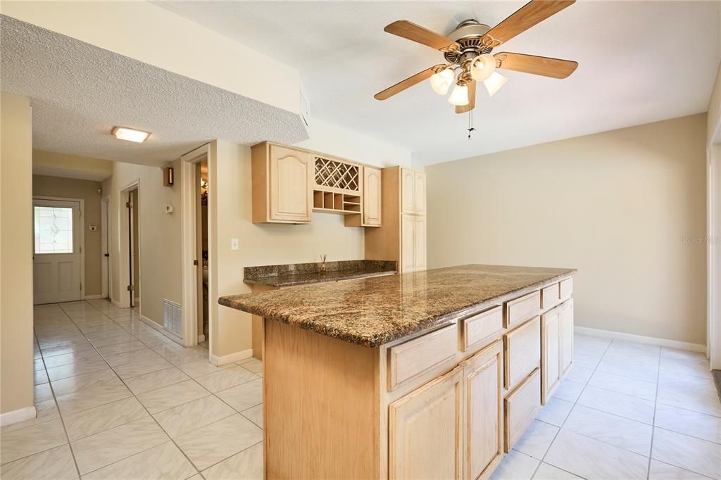 На продажу: $545,000 (3 спален, 2 ванн, 2020 Квадратных фут)