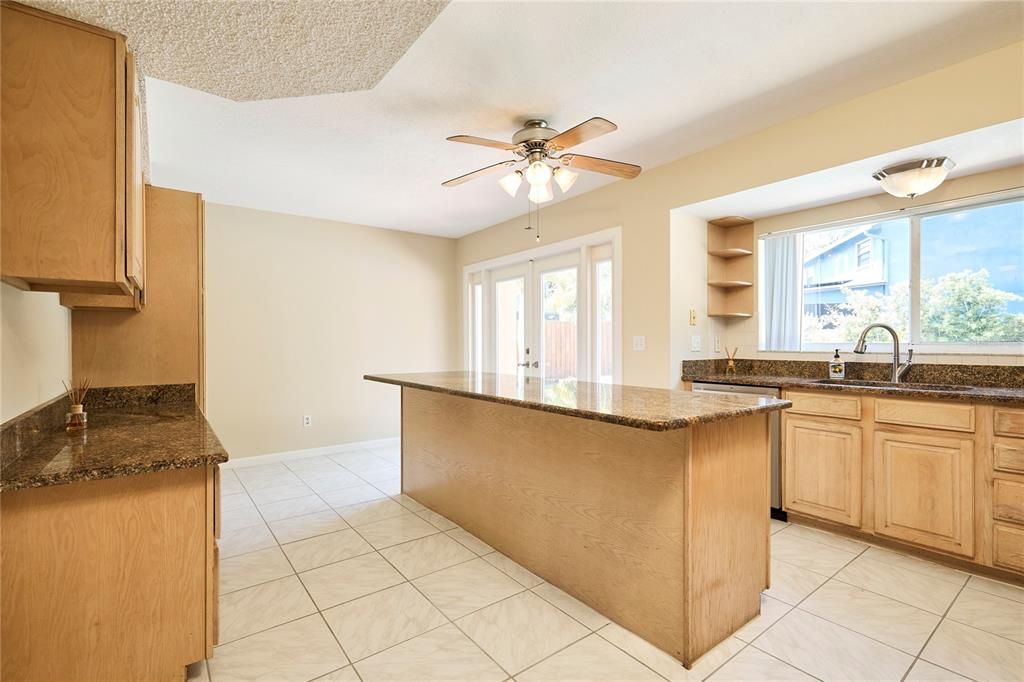 На продажу: $545,000 (3 спален, 2 ванн, 2020 Квадратных фут)