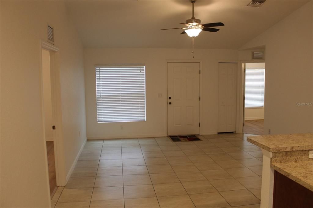 待售: $249,000 (3 贝兹, 2 浴室, 1232 平方英尺)