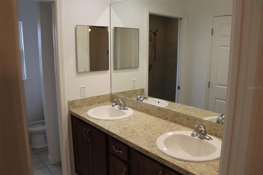 待售: $249,000 (3 贝兹, 2 浴室, 1232 平方英尺)