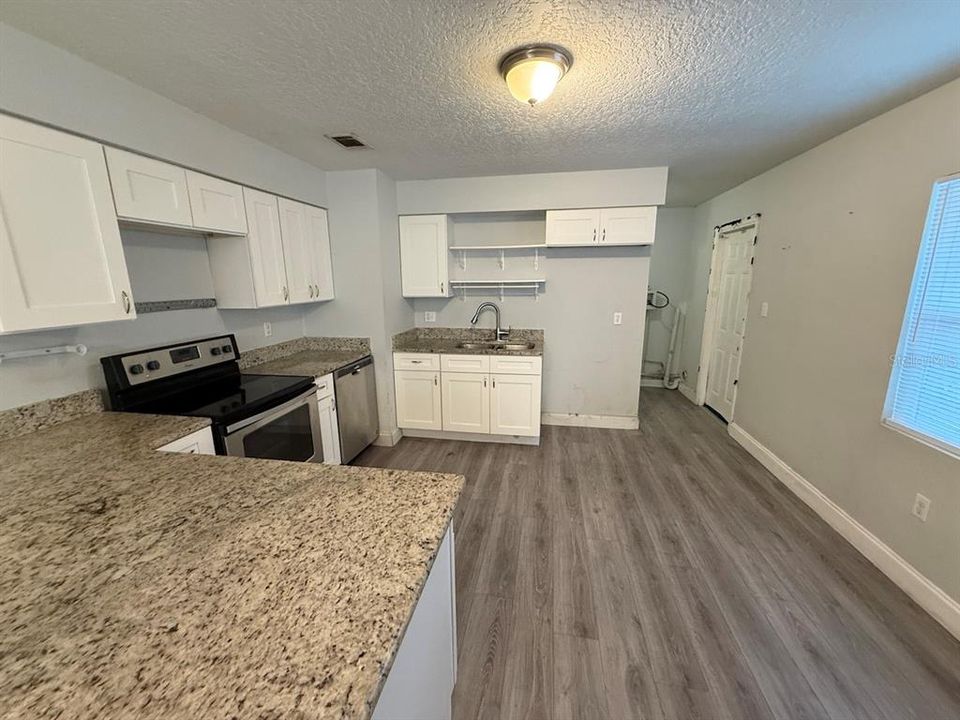 For Sale: $280,000 (3 beds, 2 baths, 1375 Square Feet)