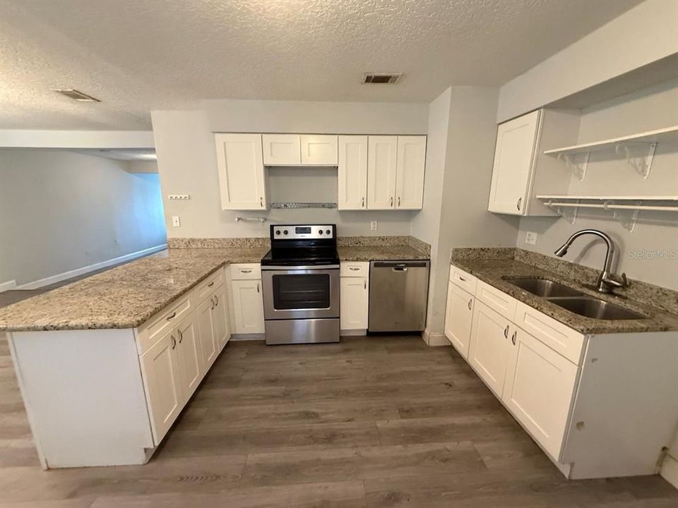 For Sale: $280,000 (3 beds, 2 baths, 1375 Square Feet)