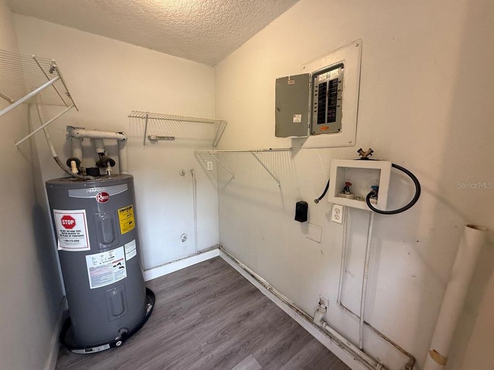 For Sale: $280,000 (3 beds, 2 baths, 1375 Square Feet)