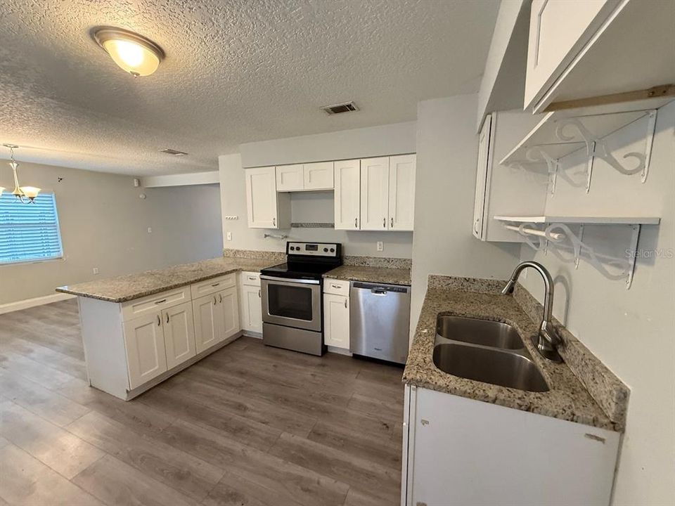 For Sale: $280,000 (3 beds, 2 baths, 1375 Square Feet)