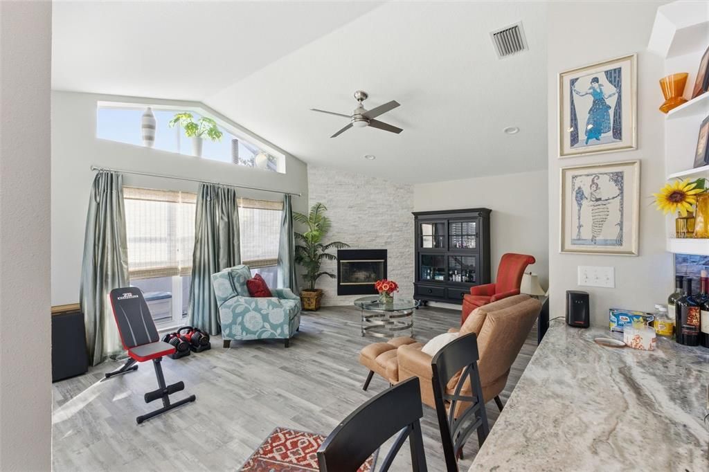 待售: $495,000 (4 贝兹, 2 浴室, 1941 平方英尺)