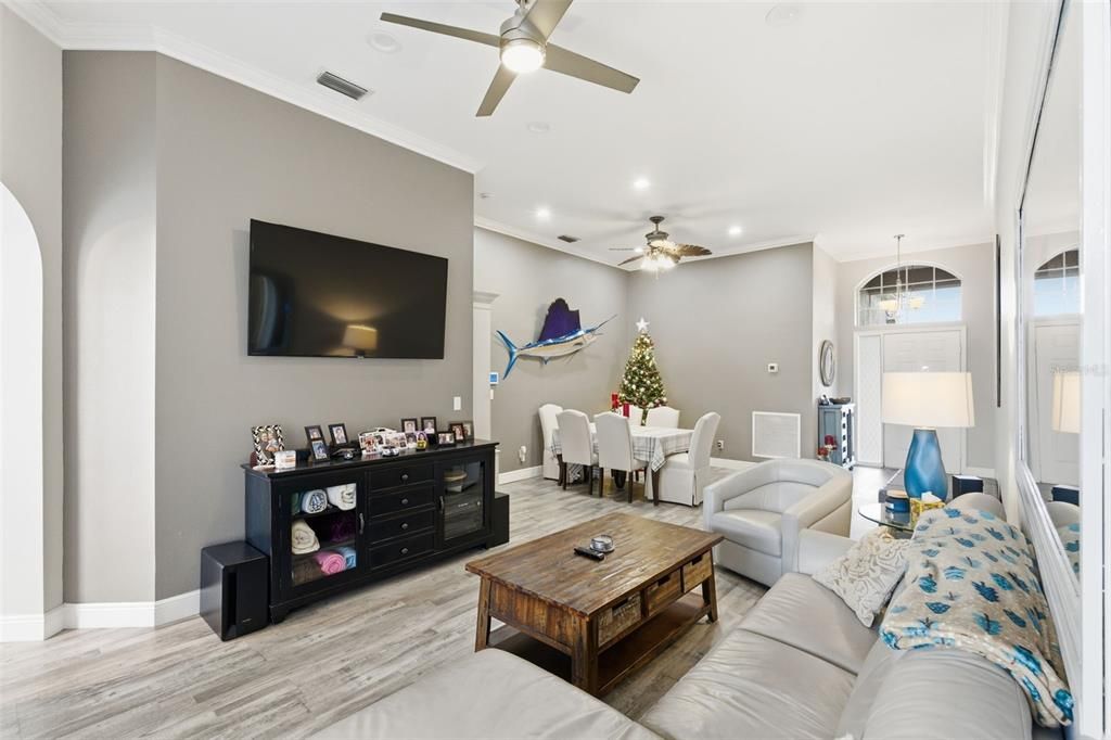 待售: $495,000 (4 贝兹, 2 浴室, 1941 平方英尺)