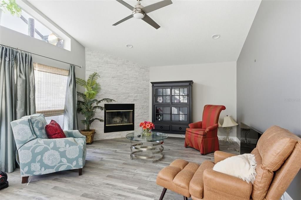 待售: $495,000 (4 贝兹, 2 浴室, 1941 平方英尺)