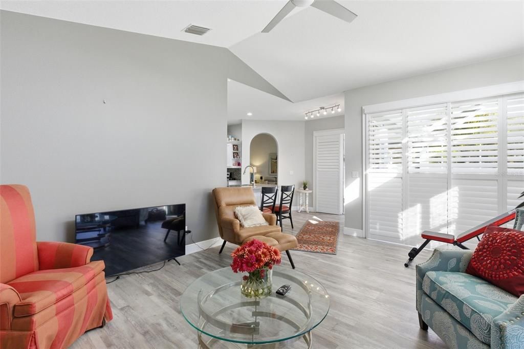 待售: $495,000 (4 贝兹, 2 浴室, 1941 平方英尺)