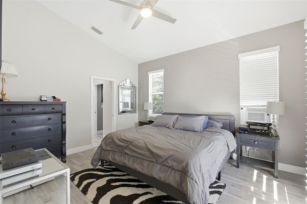 待售: $495,000 (4 贝兹, 2 浴室, 1941 平方英尺)