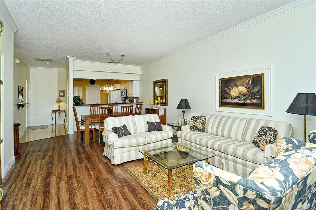 For Sale: $395,000 (2 beds, 2 baths, 1572 Square Feet)