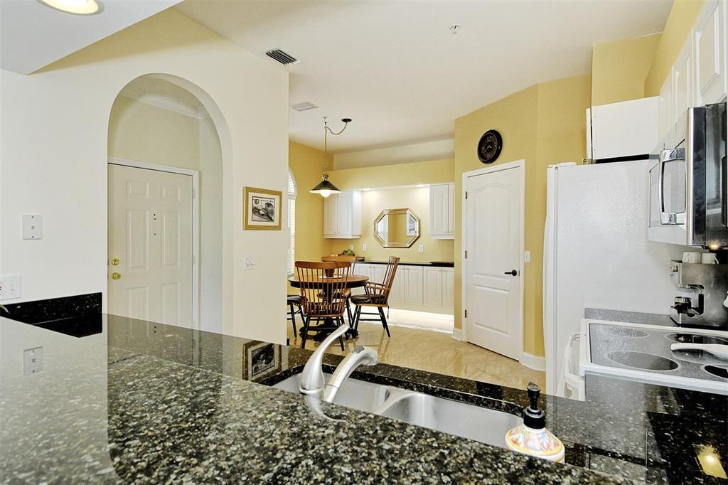 For Sale: $395,000 (2 beds, 2 baths, 1572 Square Feet)