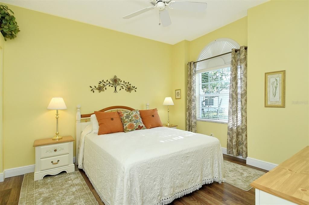 For Sale: $395,000 (2 beds, 2 baths, 1572 Square Feet)