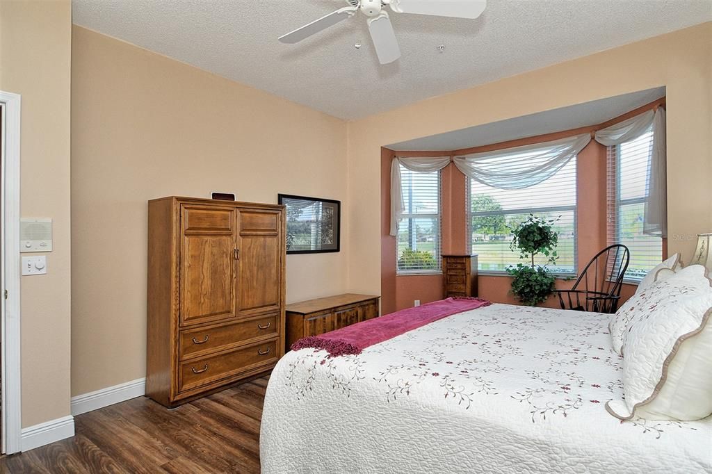 For Sale: $395,000 (2 beds, 2 baths, 1572 Square Feet)