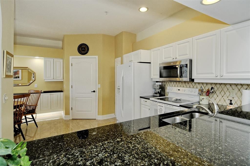 For Sale: $395,000 (2 beds, 2 baths, 1572 Square Feet)