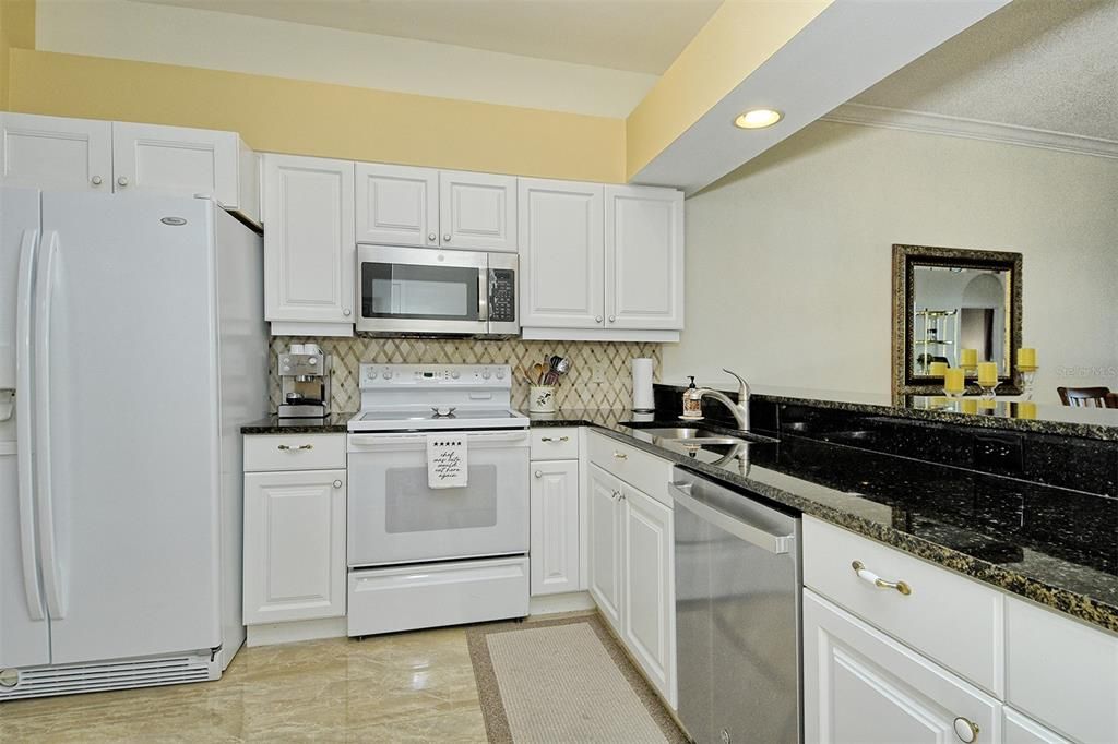 For Sale: $395,000 (2 beds, 2 baths, 1572 Square Feet)